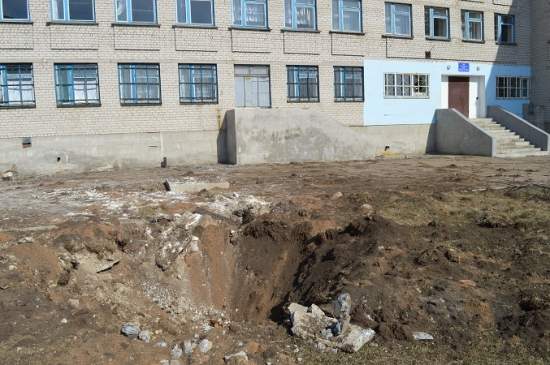 В Луганской области боевики разрушили 40 школ и садиков (фото)