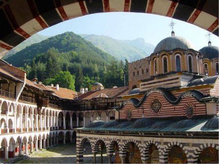 Болгария планирует упростить въезд для российских туристов