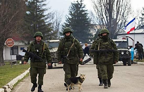 Путин спустя год сознался, что послал в Крым подразделения российских спецслужб, которые блокировали воинские части