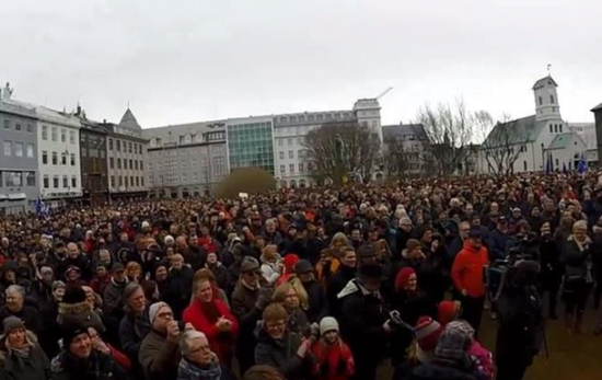 В столице Исландии прошел протест против отзыва заявки на вступление в ЕС