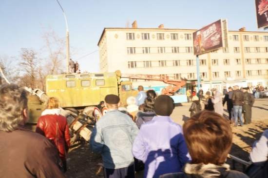 ​Жители Константиновки взбунтовались после того, как БМД переехал 8-летнюю девочку (фото)