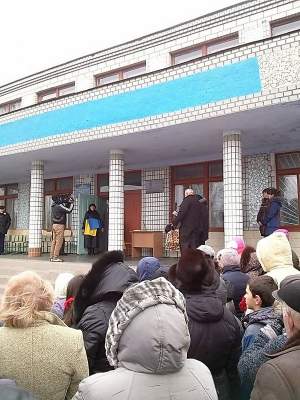 В пригороде Николаева открыли мемориальную доску в память о десантнике, погибшем в Донецком аэропорту