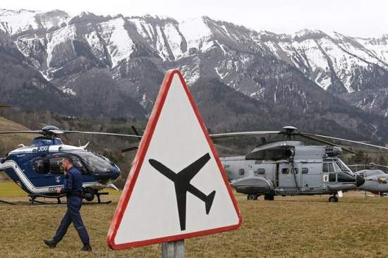 На место крушения лайнера А320 в Альпах прибыли руководители Airbus и Airbus Group