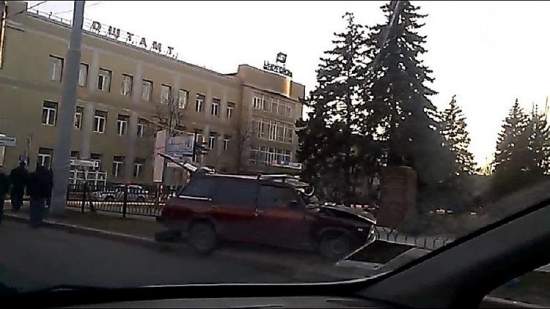В Донецке террористы на внедорожнике попали в ДТП – есть погибшие среди местных жителей