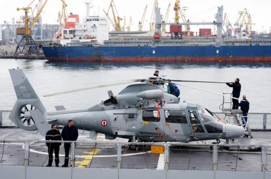 Фоторепортаж: В Одессе пришвартовался ракетный фрегат французских ВМС La Fayette