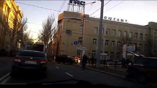 В Донецке джип боевиков протаранил легковушку, есть жертвы: фото