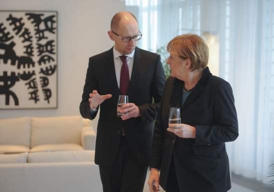Яценюк и Меркель встретятся 1 апреля в Берлине
