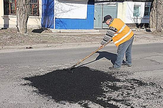 Городские власти Николаева запретили ТЭЦ «некачественно» ремонтировать дороги