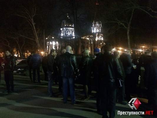 В Одессе в центре города произошло двойное убийство: мужчина зарезал директора гостиницы и его охранника
