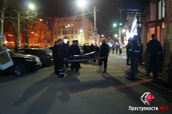 В Одессе в центре города произошло двойное убийство: мужчина зарезал директора гостиницы и его охранника