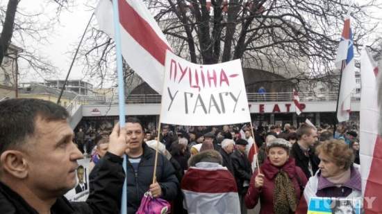 В Минске оппозиционеры танцевали под "Хто не скача, той маскаль" (фото)