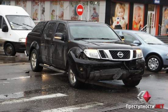В Николаеве на перекрестке «Nissan» протаранил «девятку», грубо нарушившую правила ПДД