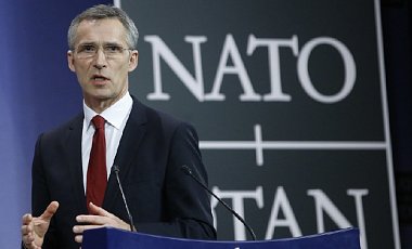 НАТО должно помогать Украине противостоять РФ - Столтенберг