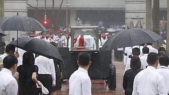 В Сингапуре тысячи граждан вышли проводить в последний путь «отца нации», сотворившего «сингапурское чудо»