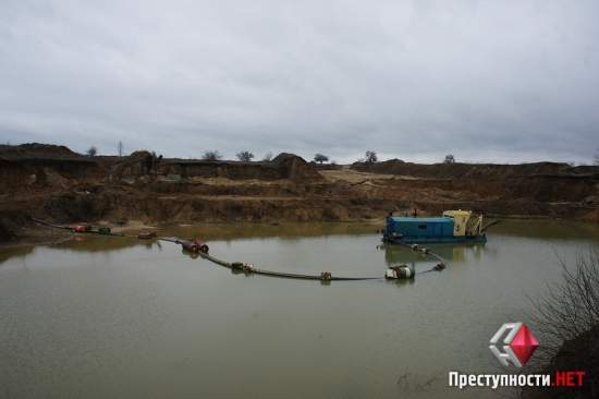 На Николаевщине на протяжении многих лет арендаторы госземель незаконно роют песчаный карьер