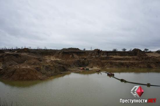 На Николаевщине на протяжении многих лет арендаторы госземель незаконно роют песчаный карьер