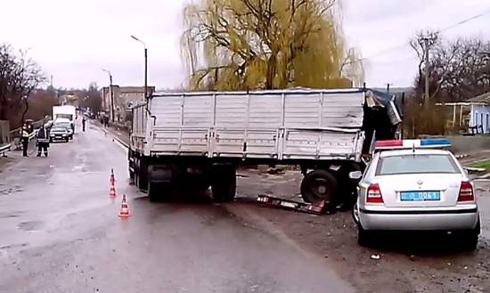 В Вознесенске столкнулись «маршрутка» и «КамАЗ» - пострадало восемь человек