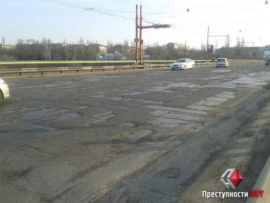 Николаевскому КП, которое «латает» ямы на мостах города, выделили еще три миллиона гривен на их мелкий ремонт