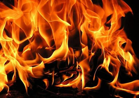 Под Николаевом во время пожара мужчина получил многочисленные ожоги – его госпитализировали