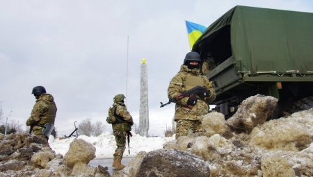 СМИ: вторая за день машина украинских силовиков подорвалась на мине