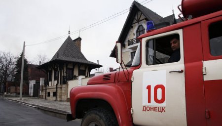 Пожар начался в химическо-промышленной зоне на северо-западе Донецка