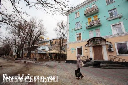 Украинские каратели обстреливают храм, где проходит пасхальная служба