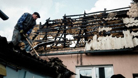 Мэрия: ночью в Донецке в результате попадания снаряда разрушен дом