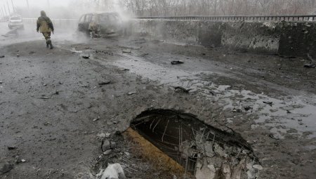Власти ДНР начали ремонт дорог, поврежденных в результате боев