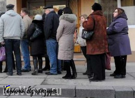 В Харькове переселенцы с Донбасса по несколько дней стоят в очередях за штампом