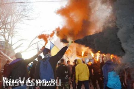 Одесса: «Одна раса, одна нация, одна родина» — нацисты и ультрас маршируют по центру города (ВИДЕО)