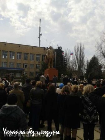 В Новоазовске восстановлен памятник Ленину (ФОТО, ВИДЕО)