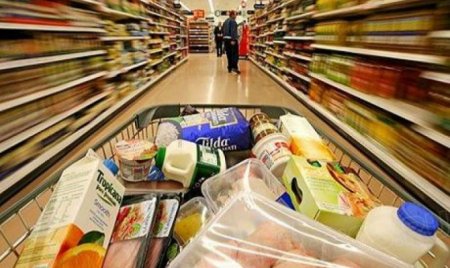 Больше половины граждан России экономят на продуктах