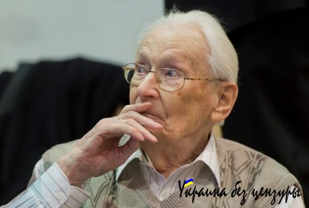 В Германии судят 93-летнего "бухгалтера" Освенцима