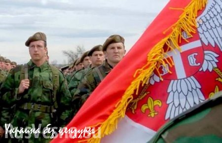 Сербские гвардейцы готовятся к параду в Москве
