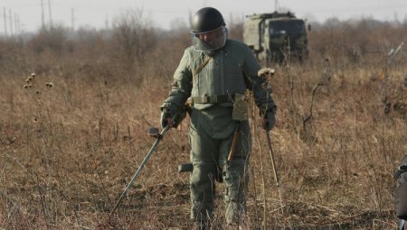 Саперы МЧС ДНР обезвредили за сутки 25 неразорвавшихся снарядов
