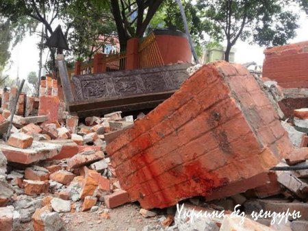 Количество жертв землетрясения в Непале превысило полтысячи