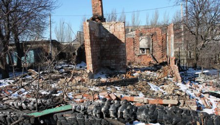 МЧС ДНР: в Горловке из-за ночных обстрелов разрушены пять домов
