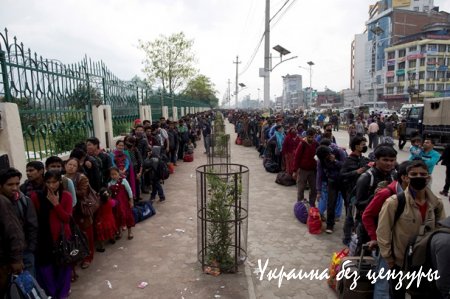 В Непале начались протесты и столкновения, люди массово бегут из Катманду