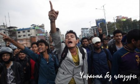 Жители Непала перекрыли дороги из-за бездействия властей