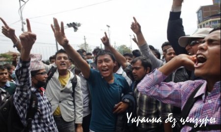 Жители Непала перекрыли дороги из-за бездействия властей