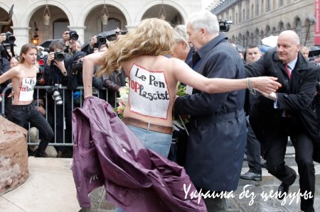 Femen разделись на Первомае во Франции
