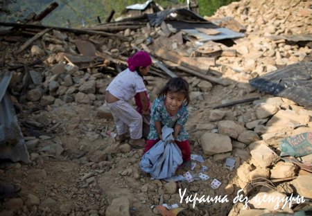 Число погибших в Непале превысило 7 тысяч человек