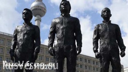 В Берлине открыт памятник Сноудену, Ассанжу и Мэннингу (ВИДЕО)