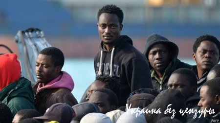 За выходные у берегов Италии спасли почти 6000 мигрантов