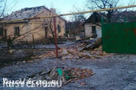 В результате ночного обстрела в Донецке уничтожен дом