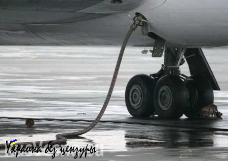 Короткими перебежками: украинский самолет с эвакуированными летит из Дели в Баку