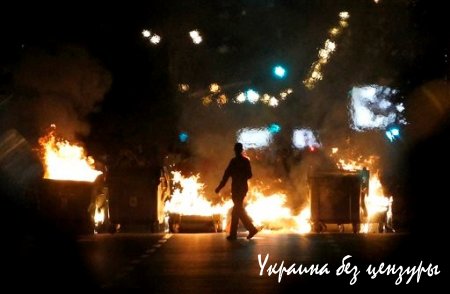 Почти 40 полицейских пострадали в Македонии в стычках с протестующими