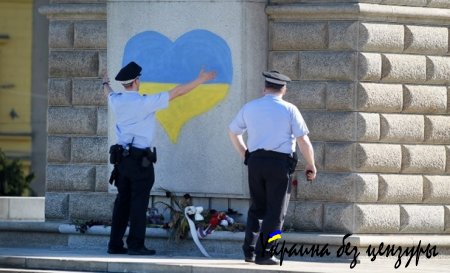 В Чехии на скульптуре красноармейца нарисовали "украинское сердце"