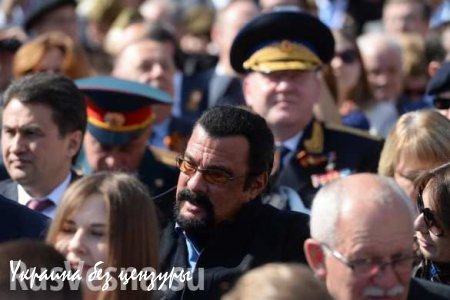 На параде Победы в Москве присутствует Стивен Сигал