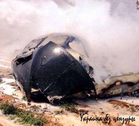 Военный самолет упал на завод Coca-Cola в Севилье